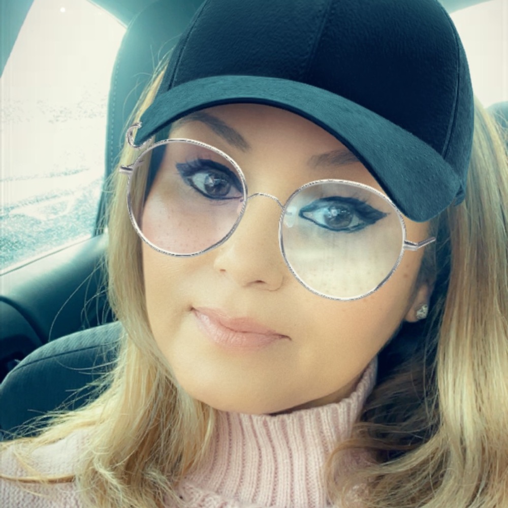 Meet your Posher, Monica